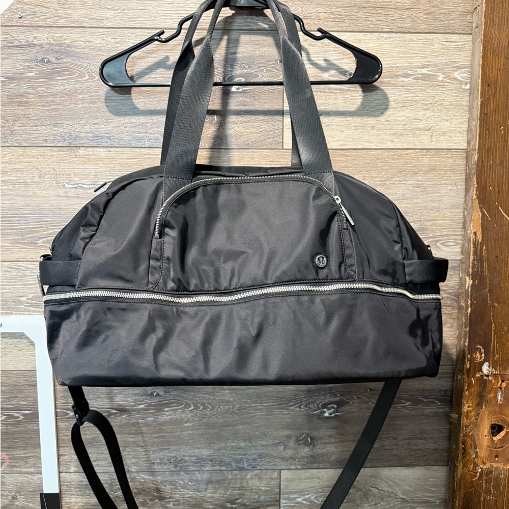 City Adventure Black Duffel Bag